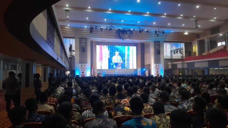 Kelulusan 587 Casis Bintara Polri Diumumkan 1 PENGUMUMAN— Karo SDM Polda Sumbar Kombes Pol Sonny mengumkan nama-nama peserta seleksi yang dinyatakan lulus mengikuti pendidikan Bintara Polri.