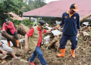 Tinjau Sekolah Terdampak Longsor, Bupati Agam Harapkan Akses Jalan Segera Dibersihkan