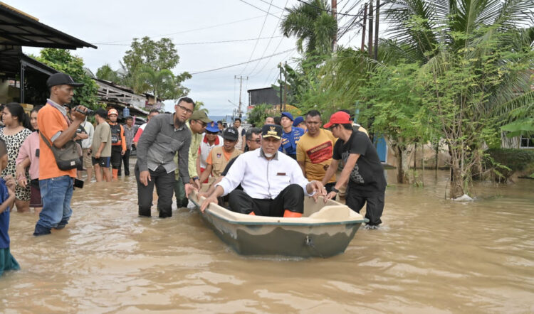 BENCANA— Kondisi banjir dan longsor yang melanda wilayah Kota Padang, Padangpariaman, Agam, Mentawai, Pesisir Selatan, Kota Pariaman dan Kabupaten Pasaman Barat.