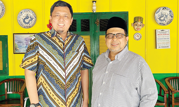 Braditi Moulevey: Tolak Pertemuan LGBT se-ASEAN di Jakarta 1 TOLAK PERTEMUAN LGBT— Tokoh muda Jakarta, Braditi Moulevey atau yang akrab disapa Bang Levi (kiri) bersama Babe Haikal, menolak keras rencana pertemuan komunitas LGBT se-ASEAN di Indonesia yang rencananya bakal digelar pada 17-21 Juli 2023 di Jakarta.