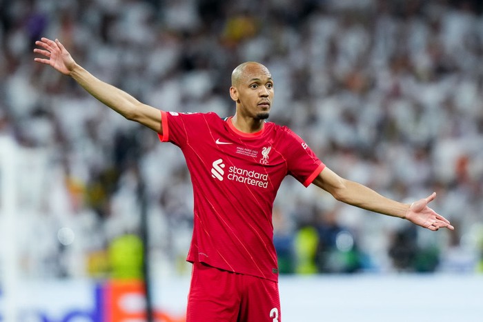 RUMOR TRANSFER— Fabinho dikabarkan akan selangkah lagi gabung ke Al Ittihad. Kabarnya, Liverpool dan klub Arab Saudi itu sudah menemukan kata sepakat.