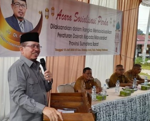 SOSIALISASI— nggota DPRD Sumbar komisi III dari Fraksi Gerindra, Jasma Juni  Dt Gadang melakukan kegiatan sosialisasi Peraturan Daerah (Perda) No. 04 Tahun 2018 Tentang Pajak Daerah di Kecamatan Batang Anai Kabupaten Padang Pariaman, tepatnya di Nagari Kasang.
