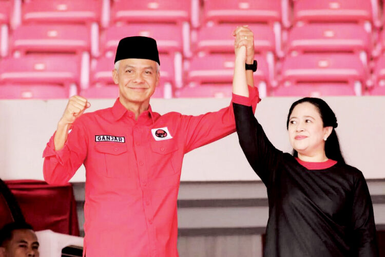 Soal Nama Cawapres, Ganjar Pastikan Semua Punya Peluang yang Sama 1 bacalon— Bakal calon presiden (capres) Ganjar Pranowo bersama Ketua DPP PDIP Puan Maharani dalam acara puncak peringatan Bulan Bung Karno di GBK, Senayan, Jakarta, Sabtu (24/6).