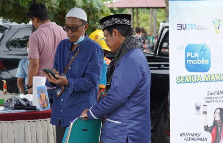MENGAPRESIASI— General Manager PLN UID Sumbar Eric Rossi Priyo Nugroho mengapresiasi, 84,84% pelanggan PLN UID Sumbar atau lebih dari 481 Ribu pelanggan telah berkomitmen membayar listrik tepat waktu pada Juli 2023 ini.