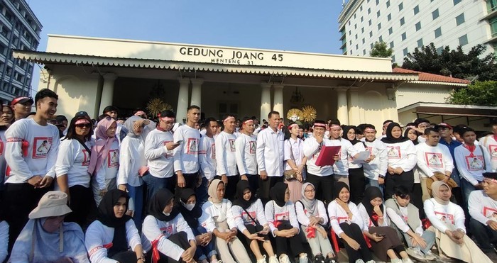 DEKLARASI— Relawan Pejuang Milenial Prabowo (PMP) mendeklarasikan dukungan ke Prabowo, Minggu (30/7) di Gedung Djoeang 45, Jakarta Pusat.