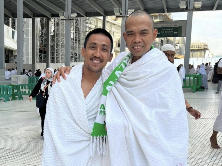 Calon Anggota DPRD Padang Rachmad Wijaya bersama Ustaz Abdul Somad (UAS) saat menjalankan ibadah umrah.