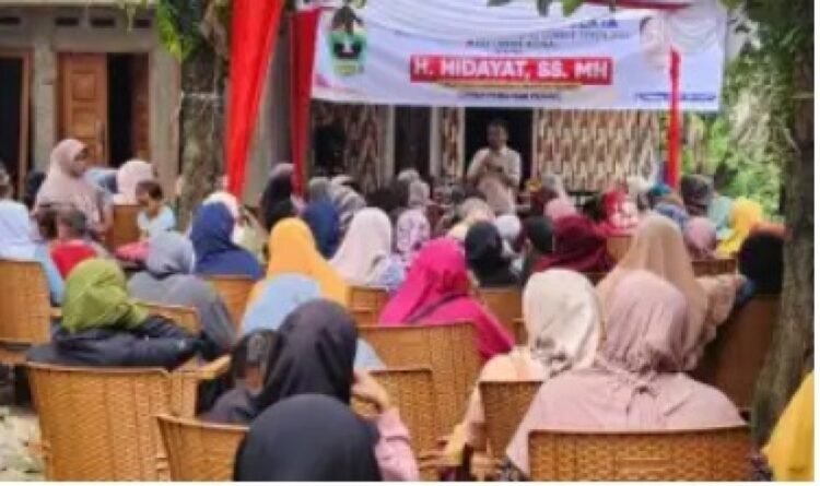 Hidayat Minta Pelaku UMKM Urus NIB 1 RESES— Anggota DPRD Sumbar Hidayat melaksanakan Reses di Kelurahan Lolongbelanti, Kecamatan Padang Utara.