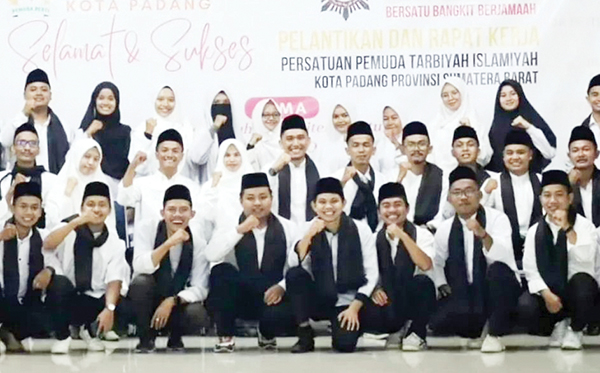 RESMI DILANTIK— Pengda Pemuda PERTI Kota Padang resmi dilantik yang dilaksanakan di Aula Kanwil Kementerian Agama Sumatera Barat, Sabtu (22/7).