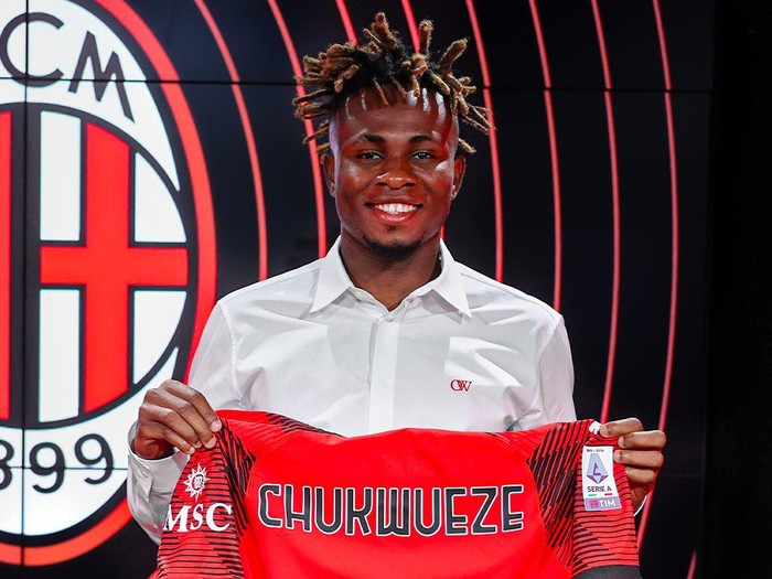 TRANSFER PEMAIN— Rossoneri merampungkan kepindahan Samuel Chukwueze dari Villarreal. Dikutip dari situs resmi Milan, Chukwueze dibeli dengan banderol 28 juta euro (Rp 463 miliar), rinciannya 20 juta euro di muka dan sisanya berupa bonus.