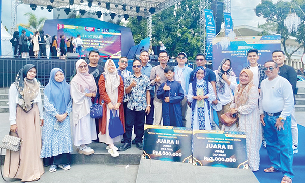 LOMBA DAI— Dika Aulia Kamil dan Qatrunnada Diani Khalilannisa mampu menjadi juara dalam ajang Dai Cilik pada ajang Festival Ekonomi Syariah & Ekonomi Digital yang diselenggarakan Bank Indonesia di Kota Bukittinggi, beberapa waktu lalu