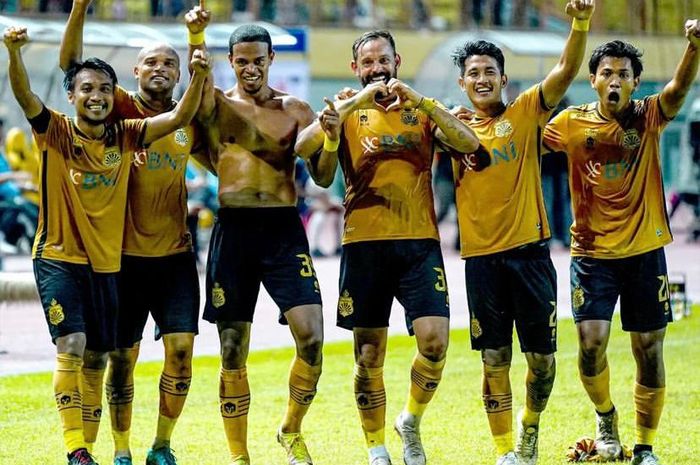 Bhayangkara FC Ganti Nama demi Gaet Suporter Se-Indonesia 1 SELEBRASI—Para pemain Bhayangkara FC selebrasi usai mencetak gol.
