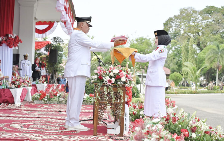 GUBERNUR Sumbar, Mahyeldi Ansharullah bertindak sebagai Inspektur Upacara Bendera HUT ke-78 Kemerdekaan RI, Kamis (17/8) di Istana Gubernur.