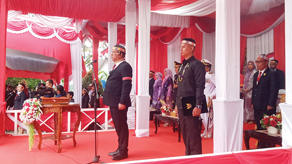 Ikuti Pidato Kenegaraan Presiden RI Joko Widodo, DPRD Kabupaten Mentawai Gelar Paripurna 1 IRUP—Pj Bupati Mentawai Fernando JS saat jadi Irup pada HUT Kemerdekaan RI ke 78.