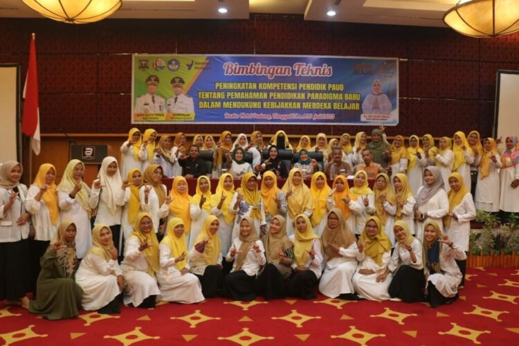 KOMPETENSI— Guru PAUD mengikuti Bimbingan Teknis peningkatan kompetensi PAUD Kurikulum Merdeka.