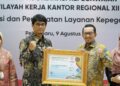 Tanah Datar Raih Penghargaan BKN Award 2023, Bupati Eka Putra: Penghargaan Ini Berkat Kinerja ASN 11 Tanah Datar Raih Penghargaan BKN Award 2023, Bupati Eka Putra: Penghargaan Ini Berkat Kinerja ASN