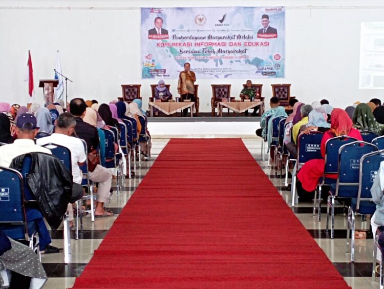 Suir Syam: Tak Ingin Celaka, Jauhi Narkotika 1 SOSIALISASI—Anggota DPR RI Komisi IX Suir Syam saat sosialisasi narkotika, makanan, kosmetika dan obat terlarang.