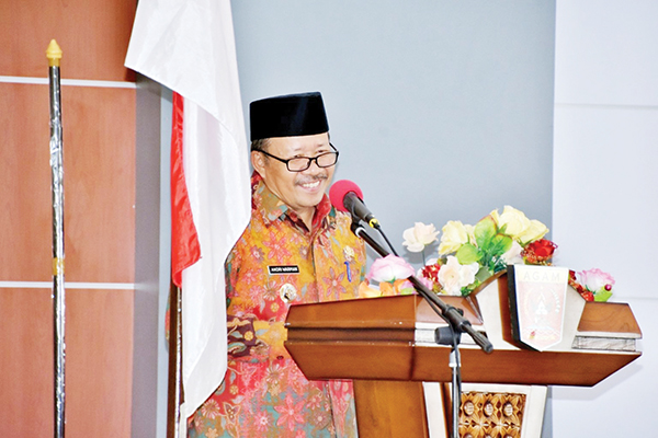 SOSIALISASI GERMAS— Bupati Agam, Dr H Andri Warman MM saat membuka secara resmi sosialisasi Gerakan Masyarakat Hidup Sehat (Germas), di Balairong Rumah Dinas Bupati Agam, Padang Baru, Lubuk Basung, Sabtu (26/8).
