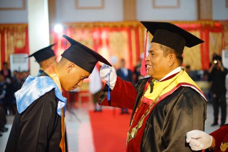 Bupati Suhatri Bur Bertindak sebagai Senat Terhormat