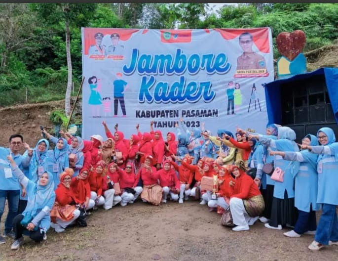 FOTO BERSAMA—Terlihat para peserta jambore kader foto bersama usai pembukaan.