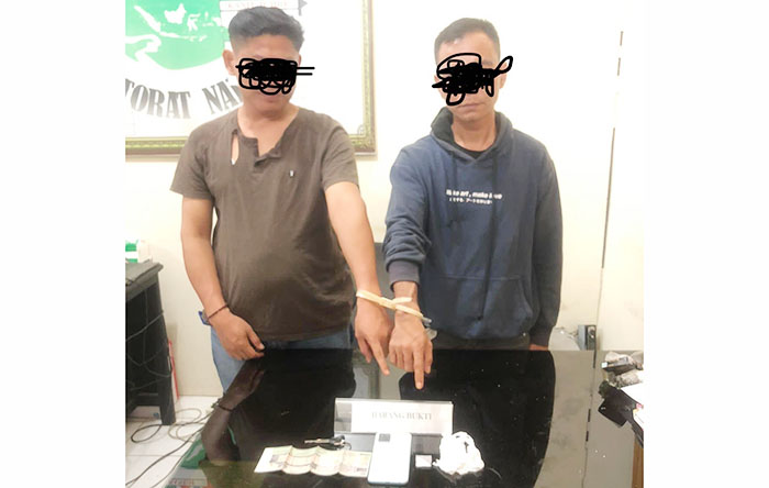 2 Sekawan Ditangkap usai Beli Sabu, Berusaha Kabur, Polisi Tabrakkan Motor hingga Jatuh 1 SABU— Dua pelaku penyalahguna narkotika jenis sabu ditangkap jajaran Satresnarkoba Polres Agam.