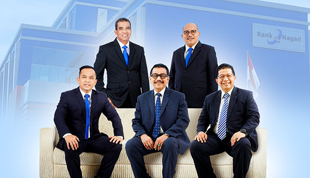 DIREKSI— Direktur Kredit dan Syariah Gusti Candra, Direktur Operasional Syafrizal, 
Direktur Utama Muhamad Irsyad, Direktur Keuangan Sania Putra dan 
Direktur Kepatuhan Restu Wirawan.