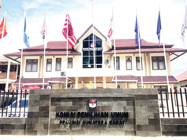 DCS Diumumkan, KPU Tunggu Masukan Mayarakat 1 ILUSTRASI— Kantor KPU Provinsi Sumatera Barat