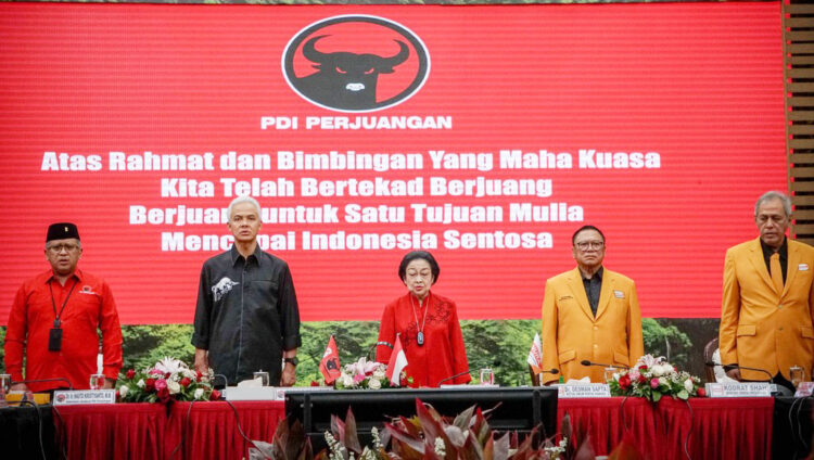 PERTEMUAN— Ketua Umum Partai Hanura Oesman Sapta Odang (OSO) bersama elite partai melakukan kunjungan ke kantor DPP PDIP yang dihadiri Ketua Umum PDIP Megawati Soekarnoputri.