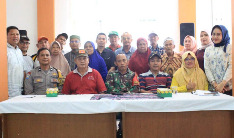 Pemilihan Ketua RW 08 Jati Diwarnai Aksi WO Ketua RT 1 AKSI WO— Pemilihan Ketua RW 08 Kelurahan Jati, Kecamatan Padang Timur, Minggu (27/8), di kantor Lurah Jati, diwarnai aksi Walk Out (WO) dari masyarakat perwakilan RT 001, termasuk ketua RT 001.