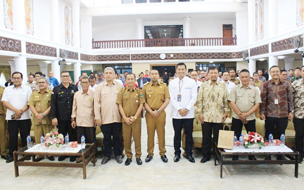 80 Persen Kebakaran di Padang karena Listrik, Wagub Minta SDM Energi dan Listrik di Sumbar Disertifikasi 1 SOSIALISASI— Wagub Sumbar, Audy Joinaldy saat kegiatan Sosialisasi Regulasi Kompetensi dan Perizinan Bidang Ketenagalistrikan oleh Dinas ESDM Sumbar, di Aula Kantor Gubernur Sumbar, Senin (28/8).