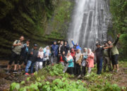 45 Menit Jalan Kaki, Menikmati Keindahan Burai-Burai Batang Marambuang