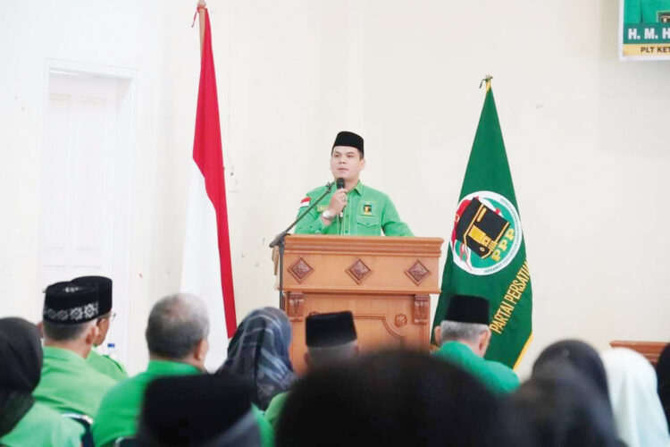 Bekali Kader dalam Berpolitik, PPP Tanah Datar Gelar Pendidikan Politik dan Sekolah Legislatif 1 BERIKAN SAMBUTAN— Ketua DPC PPP Tanahdatar Arianto menyampaikan sambutan saat membuka acara Pendidikan Politik dan Sekolah Legislatif Kader Partai PPP Kabupaten Tanah Datar di Islamic Center Tanah Datar, Selasa (29/8).