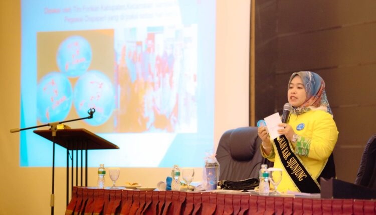 EKSPOSE —Ny. Riri Benny Dwifa menghadiri sekaligus menyampaikan Ekspose Program Forikan yang diikuti 19 pengurus Forikan Kabupaten Kota se Sumatera Barat, di Hotel Axana, Kota Padang.