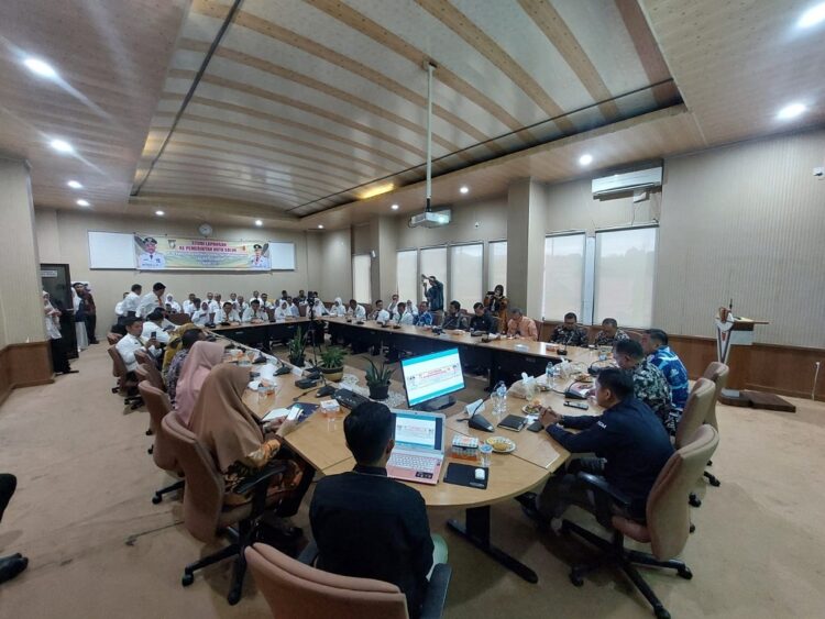 40 Orang PKA Kunjungi Kota Solok 1 PELATIHAN— Peserta Pelatihan Kepemimpinan Administrator (PKA) Tingkat III Angkatan 13 dari Kabupaten Kampar Provinsi Riau mengikuti acara ke Kota Solok