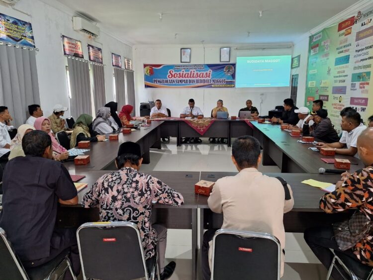 Pemko Ajak Warga Buka Peluang Usaha, Edrizal: Budi Daya Belatung Peluang yang Cukup Besar 1 RAPAT—Terlihat peserta pelatihan budidaya maggot yang digelar Pemko Solok.