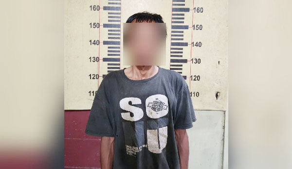 PENCURI BESI— Pelaku S yang tertangkap basah melakukan pencurian besi di proyek jalan tol Padang-Pekanbaru diamankan di Mapolres Padangpariaman.