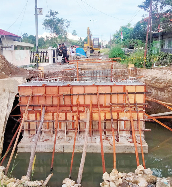 Anggarkan Rp6,5 Miliar, Pemkab Agam Bangun 10 Jembatan Tahun 2023 1 PEMBANGUNAN JEMBATAN— Dengan anggaran Rp6,5 miliar, Pemkab Agam akan membangun 10 jembatan guna menunjang dan mempermudah mobilitas warga.