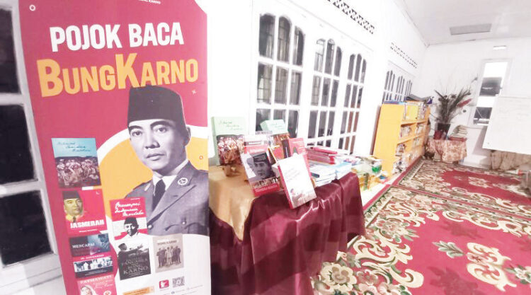 POJOK BACA— Rumah Baca Anak Nagari (RBAN) menghadirkan Pojok Baca Bung Karno di tanah kelahiran Sang Proklamator, Bung Hatta, Rabu (15/8) lalu.