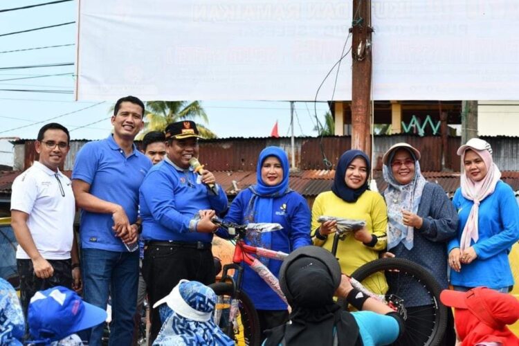 Kormi Promosikan Objek Wisata Padangpariaman pada Masyarakat 1 HADIRI—Bupati Padangapriaman Suhatri Bur dan Ketua TP PKK Yusrita Suhatri Bur serta Sekda Rudy Repenaldi Rilis,saat menghadiri acara KORMI.