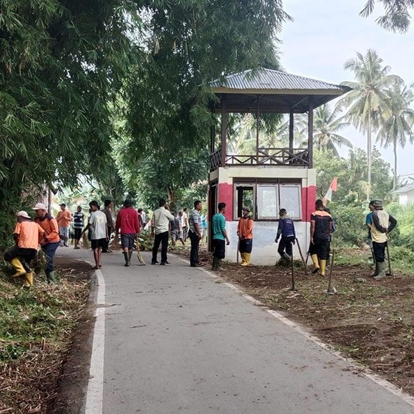 Meriahkan HUT RI ke 78, Masyarakat Koto Panjang Bakal Gelar Pacu Rakit 1 PERSIAPKAN—Warga bergotong royong mempersiapkan kegiatan pacu rakit di sungai batang lembang