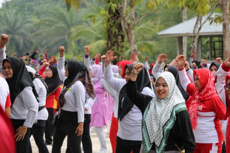 Meriahkan HUT ke-78 RI, Senam 1000 Umat Digelar Wahana Wisata Telabang Sakti 1 SENAM—Peserta senam 1000 umat digelar Wahana Wisata Telabang Sakti mengikuti dengan ceria.