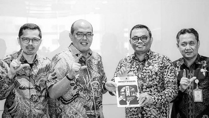 DITERIMA--Ketua DPRD Sumbar, Supardi bersama Sekwan Raflis bertemu pimpinan Perpustakaan Nasional, diterima Deputi Bidang Pengembangan Sumber Daya Perpustakaan Adin Bondar di Pusnas Jakarta, Jumat 4 Agustus 2023.