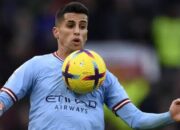 Barcelona Segera Resmikan Transfer Joao Cancelo
