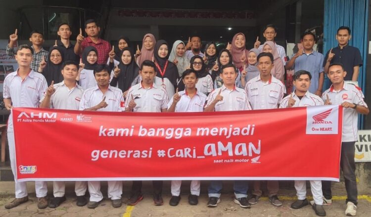 PERKUAT KOMITMEN— PT. HPM terus memperkuat komitmennya di bidang safety riding dengan memperkuat #CaRi_aMaN di seluruh jaringan Hayati di Sumatera Barat dengan tema Kenyamanan Postur Berkendara & Selamat Berkendara.