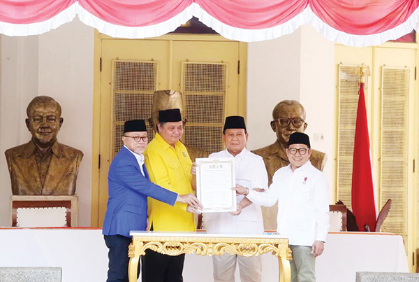 Golkar dan PAN Resmi Deklarasikan Dukungan Capres ke Prabowo Subianto 1 DEKLARASI CAPRES— Ketua Umum Partai Gerindra Prabowo Subianto bersama Ketua Umum Partai Golkar Airlangga Hartarto, Ketua Umum PKB Muhamimin Iskandar dan Ketum PAN Zulkifli Hasan saat mendeklarasikan dukungannya kepada Ketum Gerindra Prabowo Subianto sebagai Capres 2024 di Museum Perumusan Naskah Proklamasi, Menteng, Jakarta Pusat, Minggu (13/8).