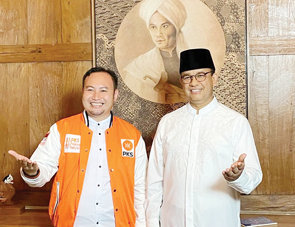 Kunjungi Kota Padang, Anies Baswedan “Panaskan Mesin” PKS Sumbar, Mulyadi Muslim: Terbuka untuk Umum 1 FOTO BERSAMA— Sekretaris Umum DPW PKS Sumbar Rahmat Saleh yang juga ketua penyelenggara “Anies menyapa” saat bersama calon Presiden koalisi perubahan Anies Rasyid Baswedan.