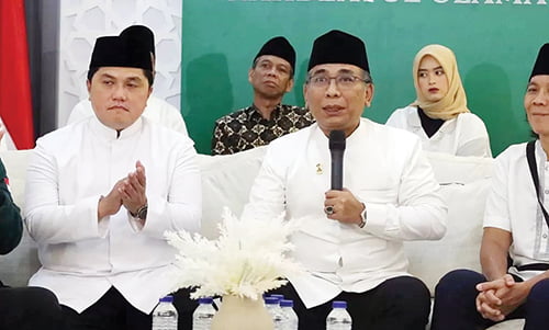 Jelang Pilpres 2024, Kedekatan dengan Warga NU jadi Modal Politik Erick 1 BERSAMA— Ketua Umum Pengurus Besar Nahdlatul Ulama (PBNU), Yahya Cholil Staquf bersama Meneg BUMN Erich Thohir.