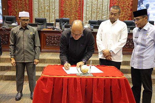 Ranperda Perubahan APBD Sumbar 2023 Disepakati 1 PENETAPAN— Rapat Paripurna DPRD Provinsi Sumatera Barat penetapan Ranperda Perubahan APBD Sumbar tahun 2023, dipimpin Ketua DPRD Sumbar, Supardi. Senin (29/9).