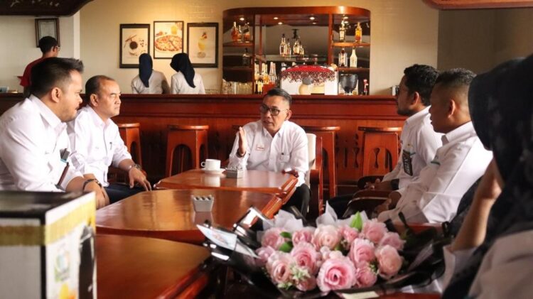 TERIMA KUNJUNGAN--Manajemen Hotel Novotel terima kunjungan dari PLN Unit Pelaksana Pelayanan Pelanggan (UP3) Bukittinggi, Senin (11/09). ist