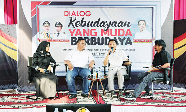 Dialog Kebudayaan, Mengenali Nilai-nilai Adat dan Budaya Melalui Manuskrip 1 DIALOG dengan Narasumber, Dr Pramono dan Hidayat yang dipandu oleh
Amalia Jipi, dan Jonedy Kambang.