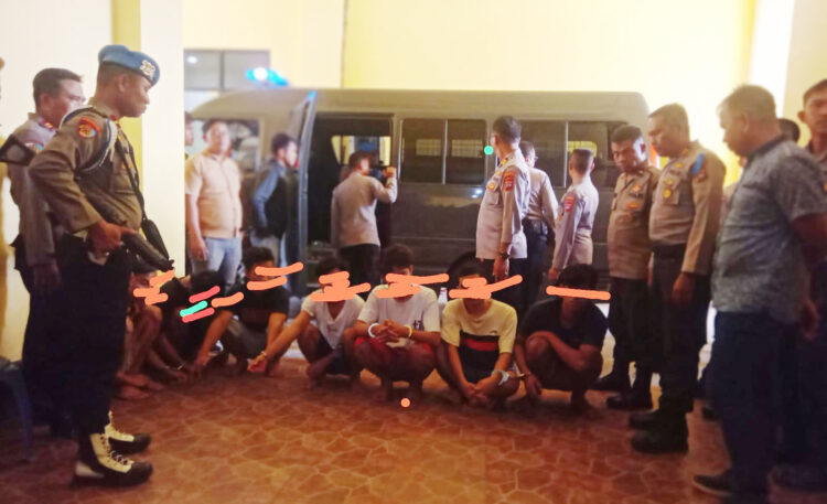 Kabur usai Menjebol Dinding Sel Polsek Pancung Soal, Sembilan Ditangkap, 2 masih Buron 1 TAHANAN KABUR DITANGKAP— Sembilan orang tahanan Polsek Pancung Soal yang sempat kabur dari sel, berhasil ditangkap kembali. Sedangkan dua orang lagi masih buron.